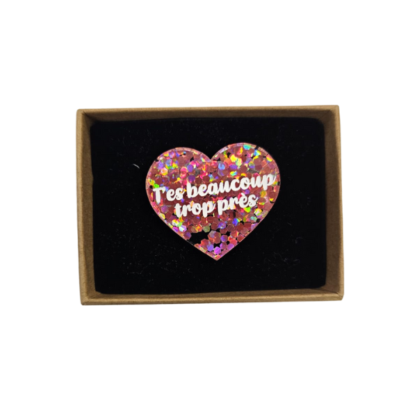 Laura coupeau - Broche "T'es beaucoup trop près"