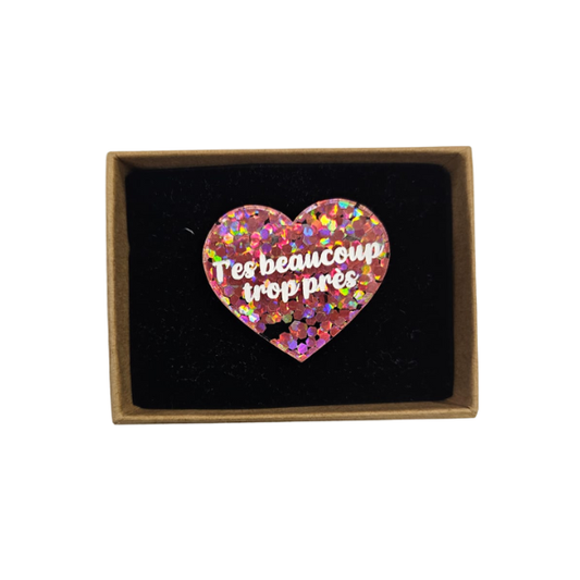 Laura coupeau - Broche "T'es beaucoup trop près"